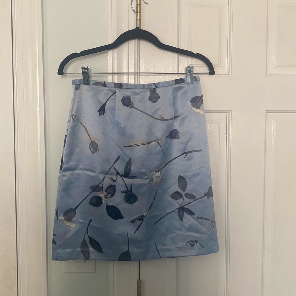 Le chateau silky mini light blue floral print pencil skirt